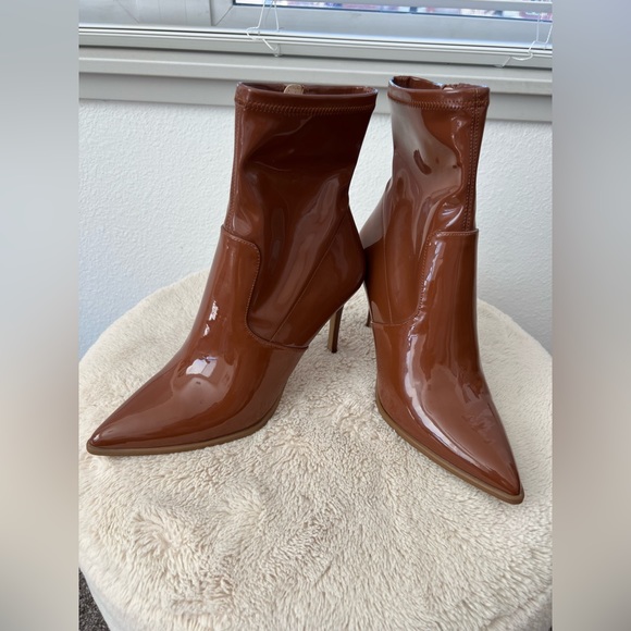 Steve Madden Elwyn Bootie - Picture 2 of 7